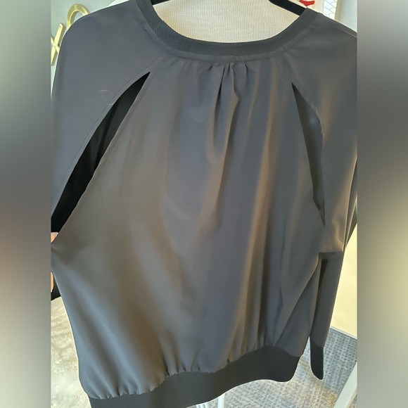 Fabletics black top, size XL - Picture 8 of 10